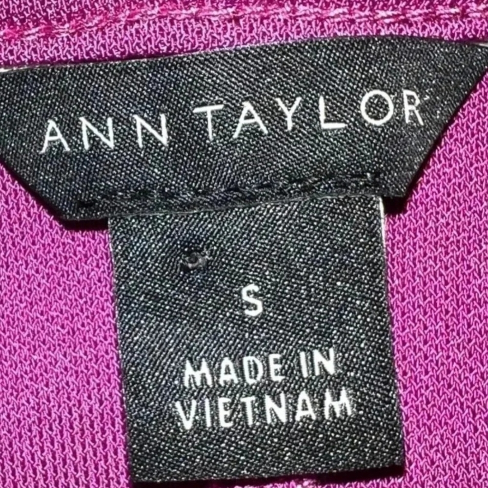 Ann Taylor Magenta Blouse with Ruffled Sleeves Sz SM. Excellent Condition - Picture 3 of 6